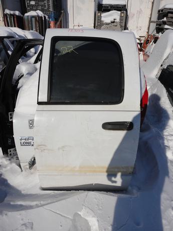 02-09 DODGE CREW CAB DRIVERS REAR MANUAL COMPLETE DOOR. GOOD CONDITION, SCUFFS AND SCRATCHES. #13303