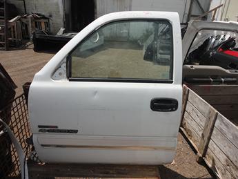 1999 2000 2001 2002 2003 2004 2005 2006 2007 CHEVROLET DRIVERS DOOR. OKAY CONDITION, DENTS, MISSING POWER SWITCH AND HANDLE. INVENTORY #12901