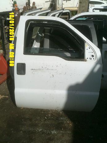2008 2009 2010 2011 2012 2013 2014 2015 2016 Ford Superduty complete passenger side manual door with glass & hardware. Some paint chips, scratches & scuffs in the paint. Inventory #12617.