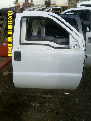 2008 2009 2010 2011 2012 2013 2014 2015 2016 Ford Superduty complete manual door. Paint chips, scratches & scuffs on face of door. Inventory #12616.