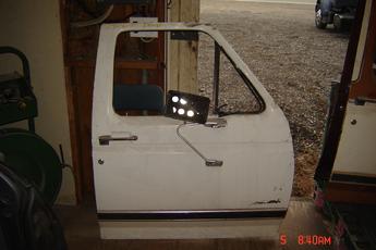 1980  1981 1982 1983 1984 1985 1986 Ford Right Side OEM Power Door.  Door has a scrape/ding on the front edge.  The mirror is broken.  White exterior.