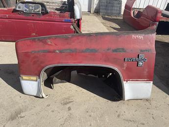 1981 1982 1983 1984 1985 1986 1987 CHEVROLET LEFT FRONT FENDER. GOOD CONDITION- DENT ON THE FRONT EDGE. RUST FREE #14989