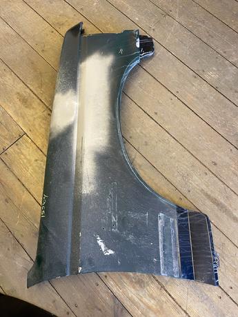 1987 1988 1989 1990 1991 FORD PASSENGER FRONT FENDER. GOOD SHAPE, SMALL DING ABOVE BODY LINE. RUST FREE. #15564