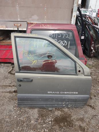 93-98 JEEP CHEROKEE DOOR FROM MICHIGAN. GREAT CONDITION, LIGHT SCRATCHES, RUST FREE. #13095
