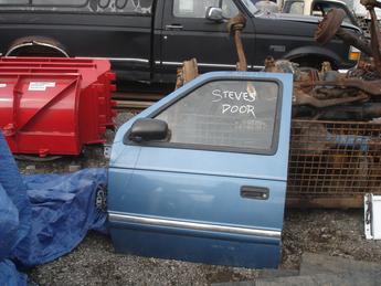 1991 1992 1993 1994 1995 Dodge drivers power door complete with glass and hardware.  Some scratches in paint.  Reference inventory #10384 when inquiring.