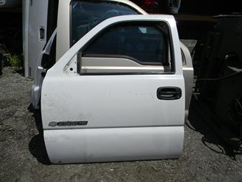 1999 2000 2001 2002 2003 2004 2005 2006 CHEVY DRIVER DOOR. MANUAL WINDOW, MISSING THE INTERIOR. DINGS AND DENTS ON THE LOWERS. #13977