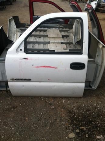 1999 2000 2001 2002 2003 2004 2005 2006 2007 Chevrolet GMC front manual drivers door.  Good condition, some paint scuffs along top middle of the door, two dents along the lower of the door.  Inventory #11805.