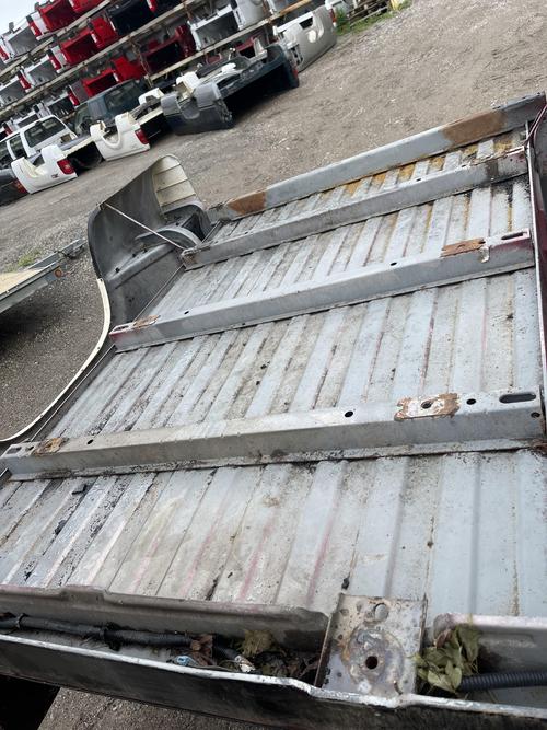 1988 1989 1990 1991 1992 1993 1994 1995 1996 1997 1998 CHEVY STEPSIDE SHORT BED. LH SIDE- CRECK ON FENDER ON WHEEL WELL. CRACKS UNDER BOTH TAILLIGHTS, TOP RAILS HAVE SOME INDENTS AND SOME HOLES ON INSIDE THAT NEED REPAIR. #15947