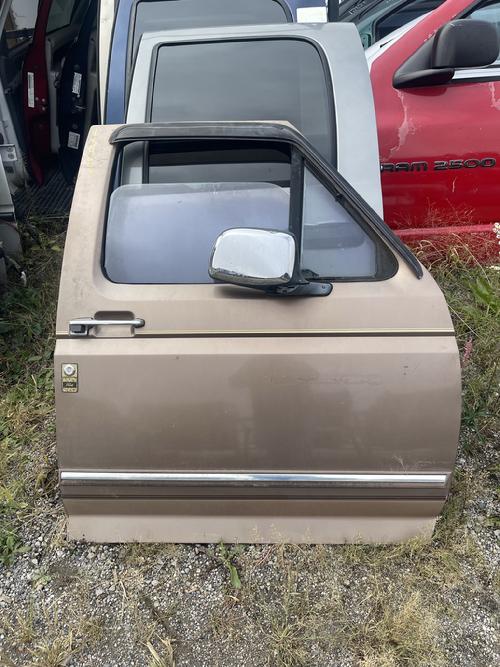 1992 1993 1994 1995 1996 1997 FORD PASSENGER DOOR. EXCELLENT SHAPE, POWER WINDOW. RUST FREE. #15483